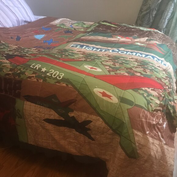 POTTERY BARN BEDSPREAD/COMFORTER CAMO FLIGHT COMMAND REVERSABLE 85"X68 - Picture 1 of 9